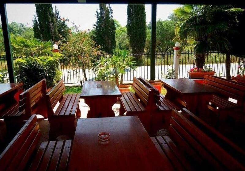 Отель Nikos Villas