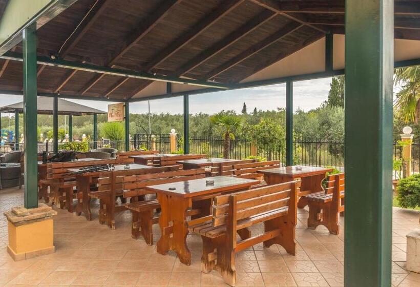 Отель Nikos Villas