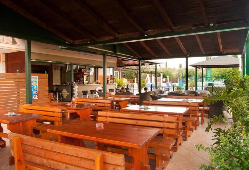 Отель Nikos Villas