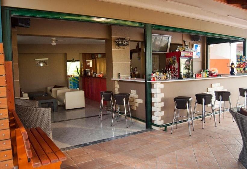 Отель Nikos Villas