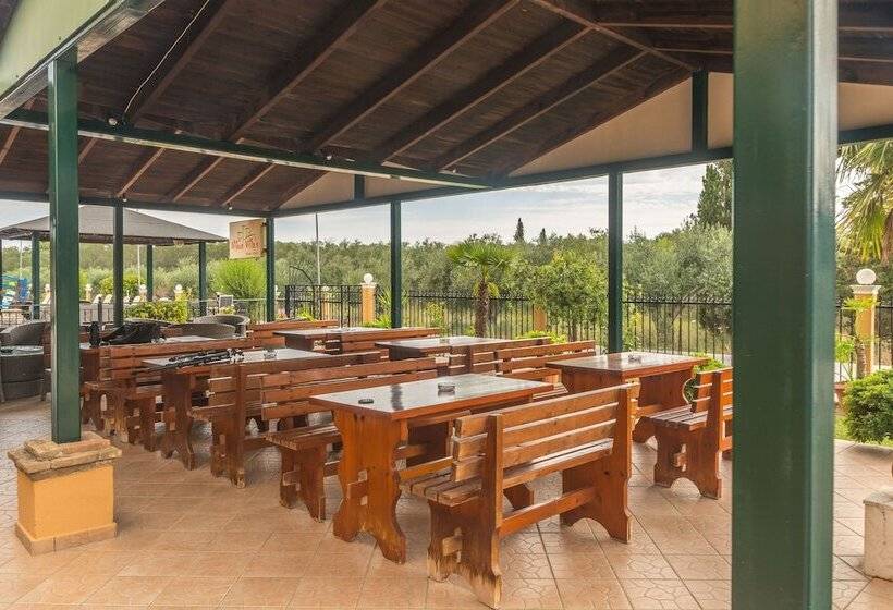 Отель Nikos Villas