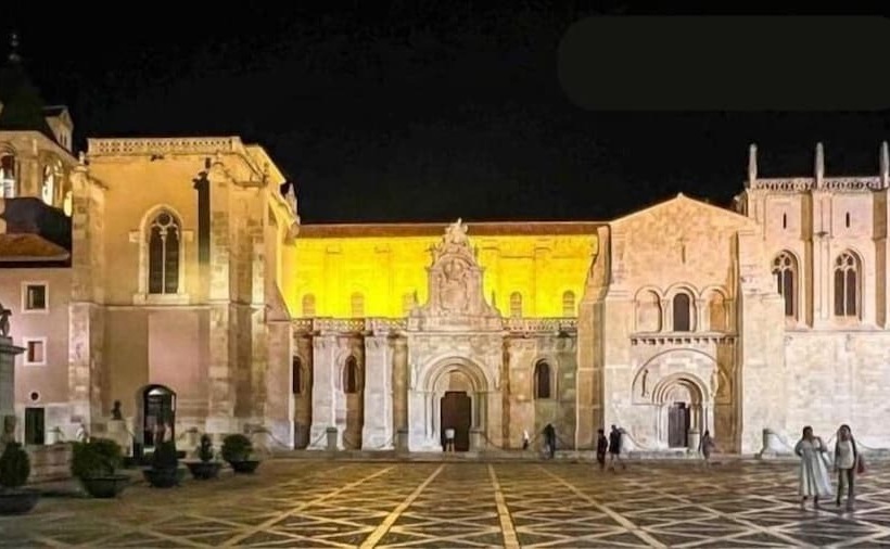 هتل Real Colegiata San Isidoro