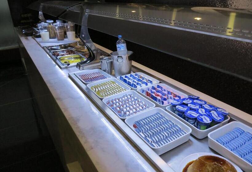 בית מלון כפרי Royal Regency Palace