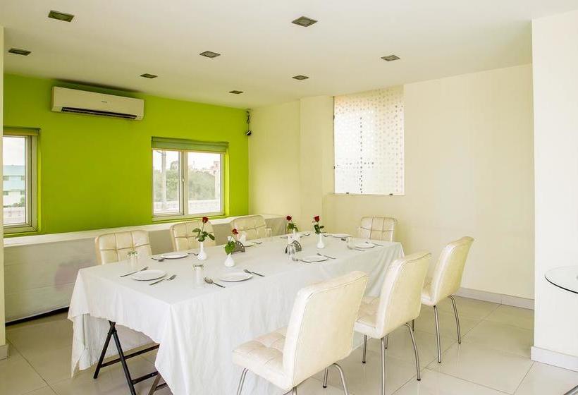 酒店 Fab Strawberry