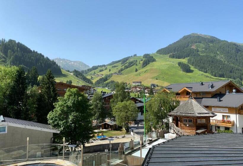 Отель The Alpine Palace New Balance Luxus Resort