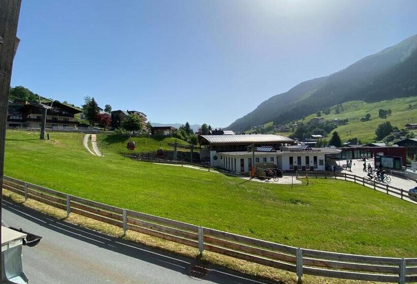 Отель The Alpine Palace New Balance Luxus Resort