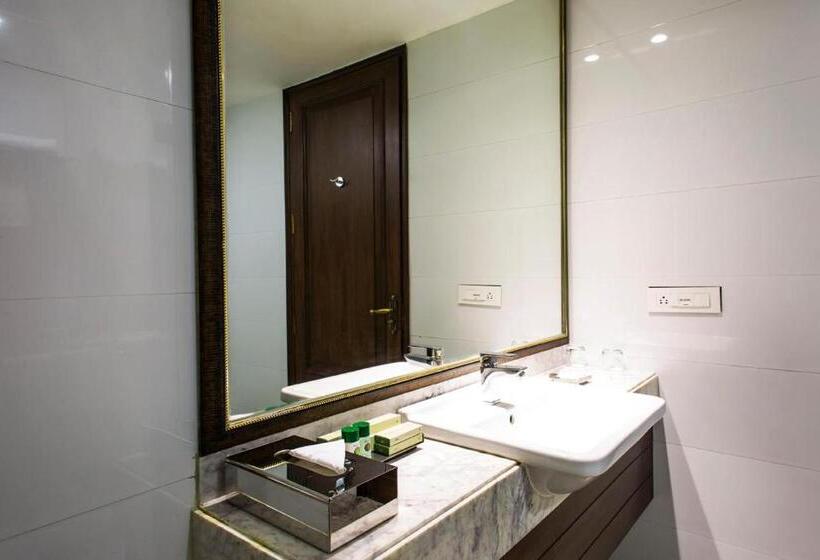 בית מלון כפרי The Fern Hillside Resort Bhimtal