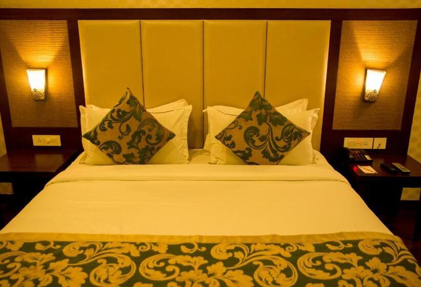 בית מלון כפרי The Fern Hillside Resort Bhimtal