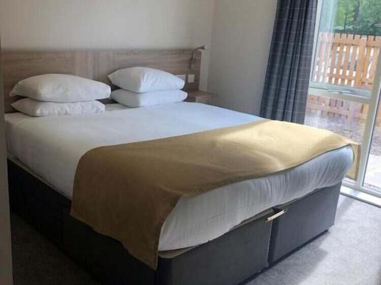 فندق The Lodge At Perth Racecourse