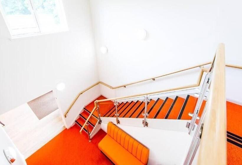 فندق The Lodge At Perth Racecourse