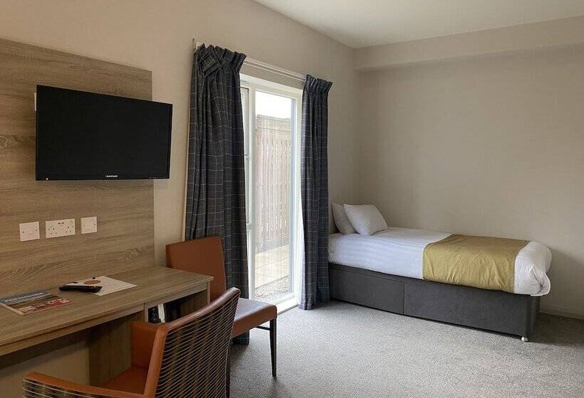 فندق The Lodge At Perth Racecourse