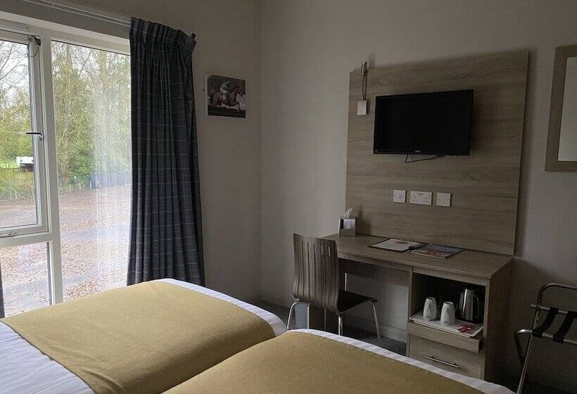 فندق The Lodge At Perth Racecourse