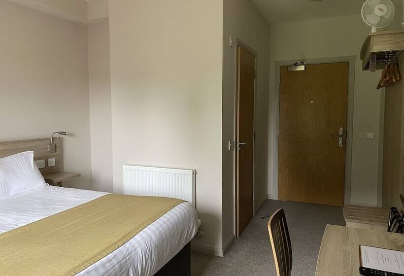 فندق The Lodge At Perth Racecourse