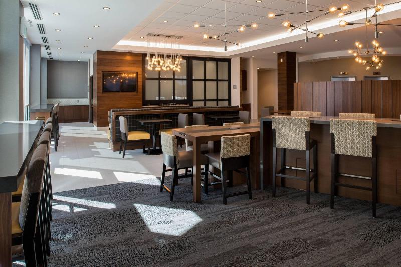 هتل Towneplace Suites By Marriott Saskatoon