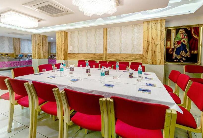 Отель Treebo Daksh Residency