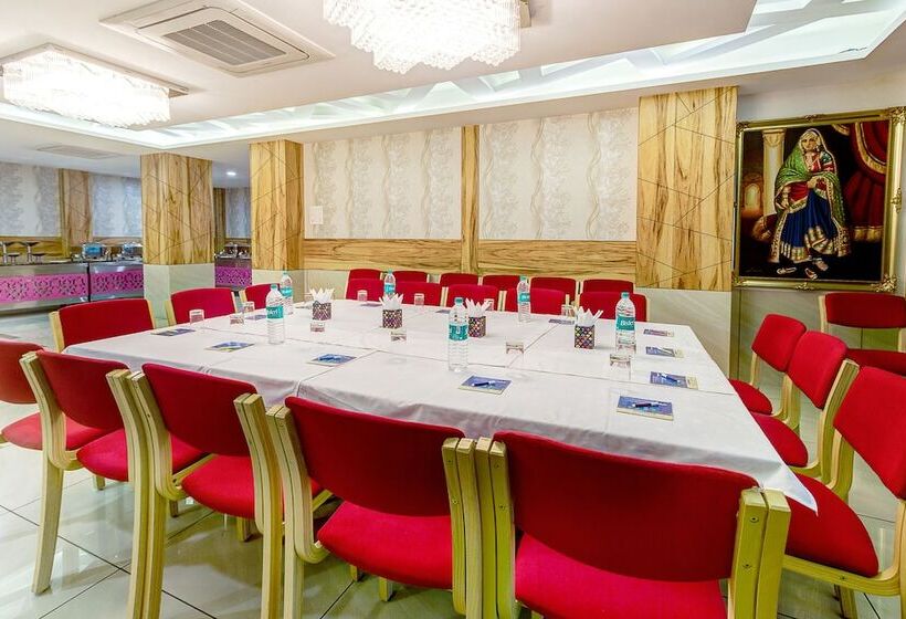 Отель Treebo Daksh Residency