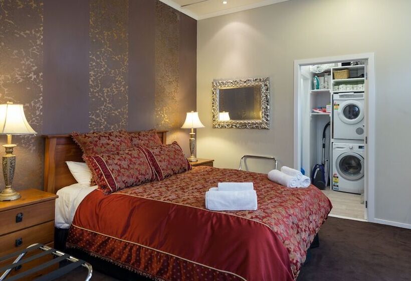 Lakeside City Apartments