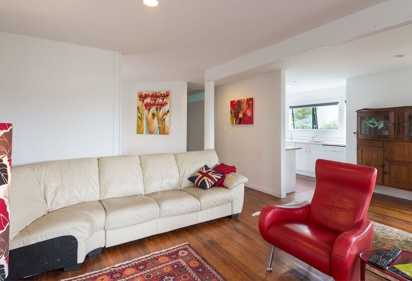 Lakeside City Apartments