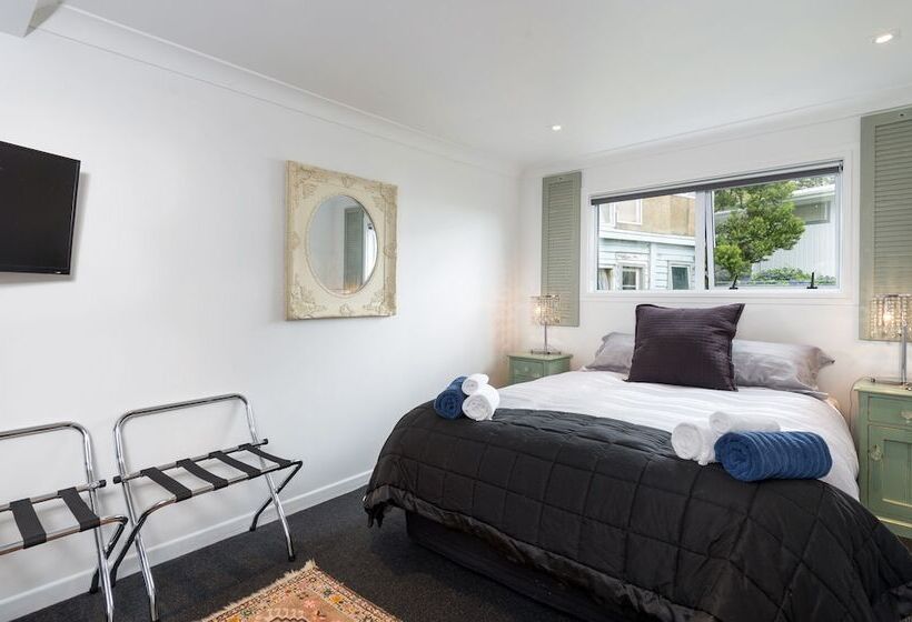 Lakeside City Apartments