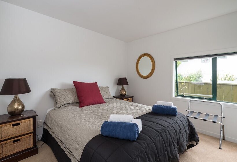 Lakeside City Apartments