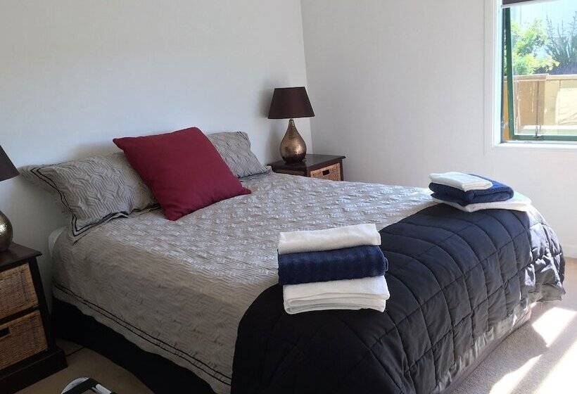 Lakeside City Apartments