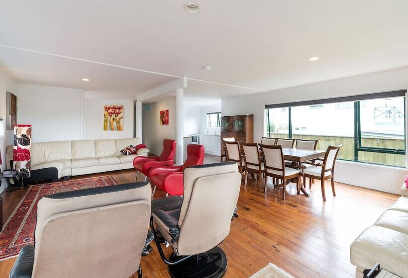 Lakeside City Apartments