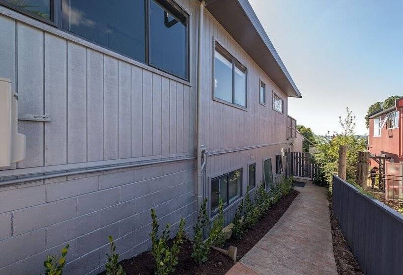 Lakeside City Apartments