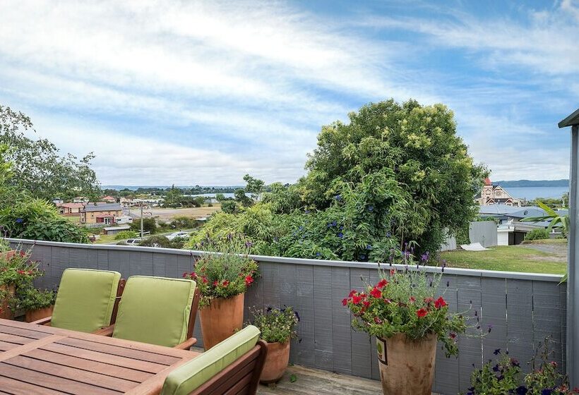 Lakeside City Apartments