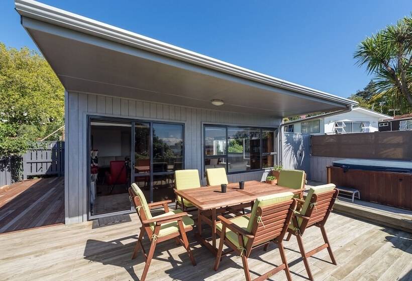 Lakeside City Apartments