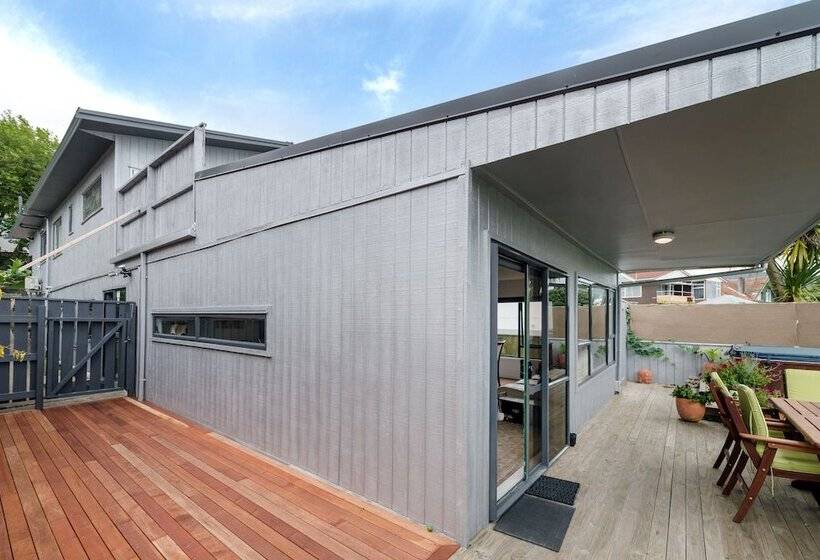 Lakeside City Apartments