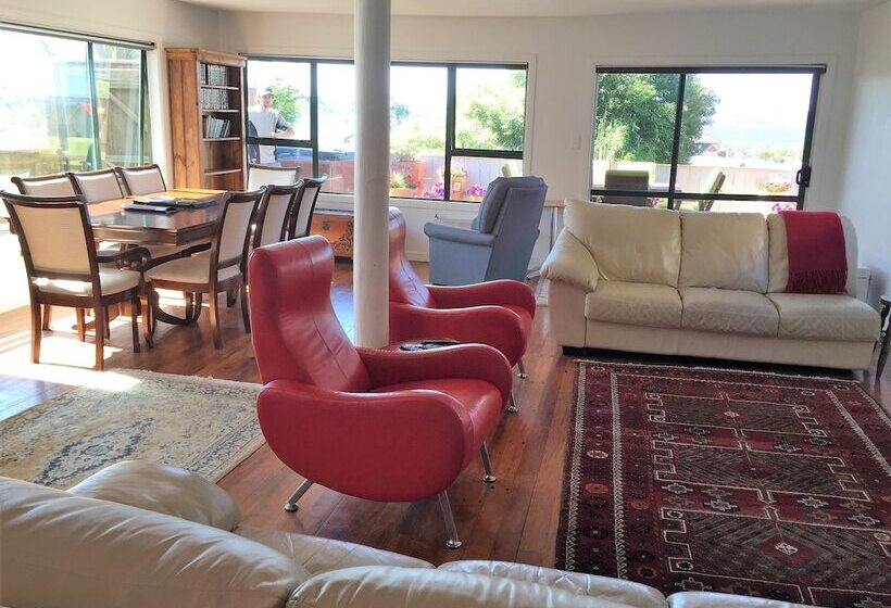 Lakeside City Apartments