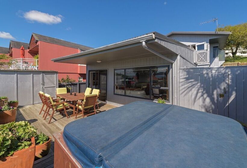 Lakeside City Apartments