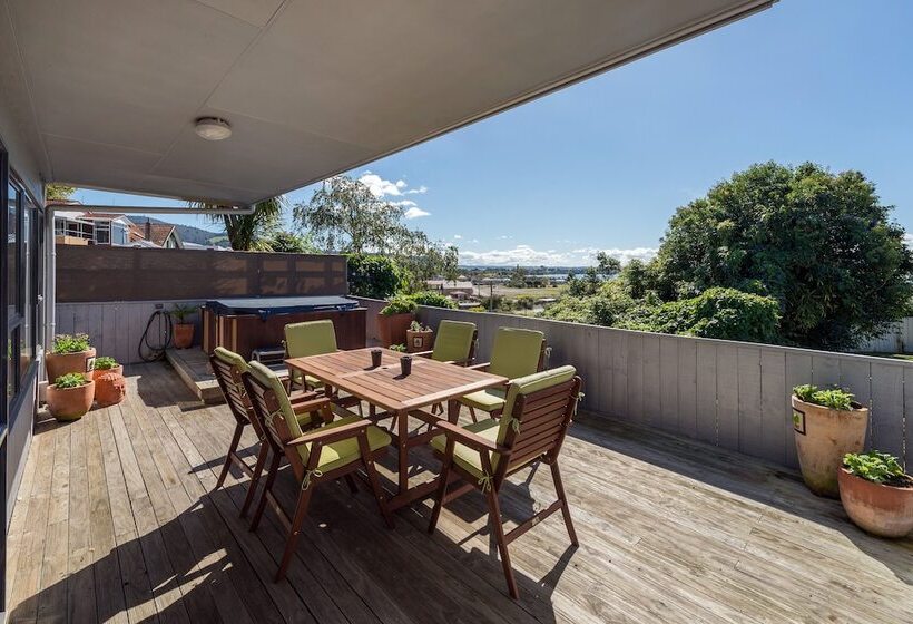 Lakeside City Apartments