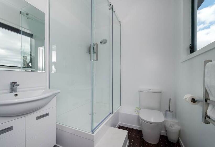 Lakeside City Apartments