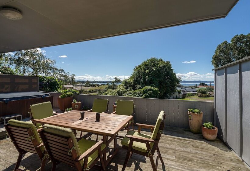 Lakeside City Apartments