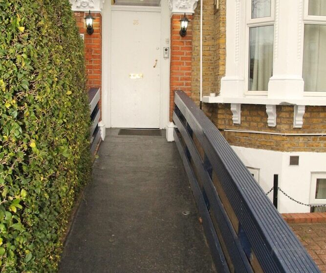 London Olympus Hotel Nirvana