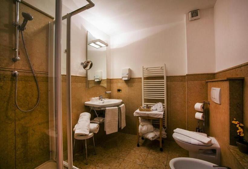 Paradise Hotel & Wellness