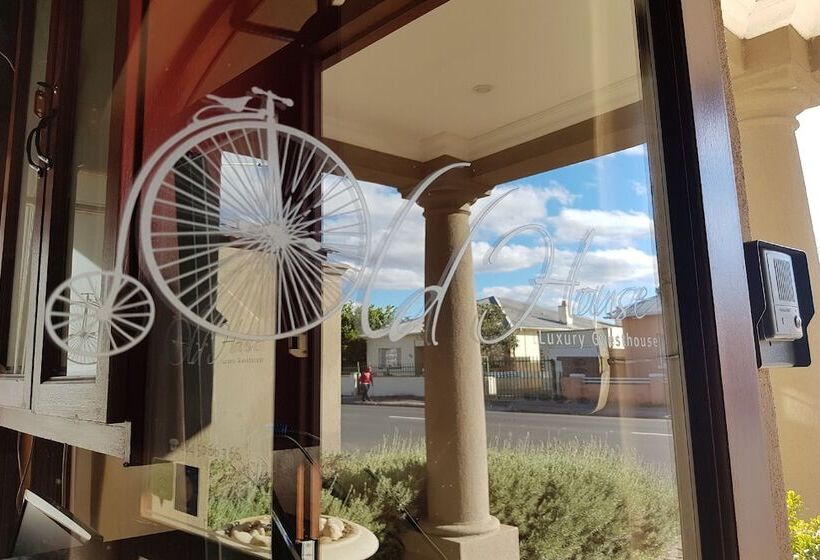 ペンション Old House Lodge