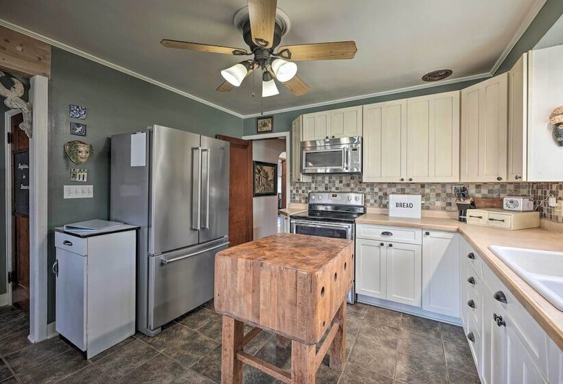 1940s Farm Cottage W/ Fire Pit, 4 Mi To Lake