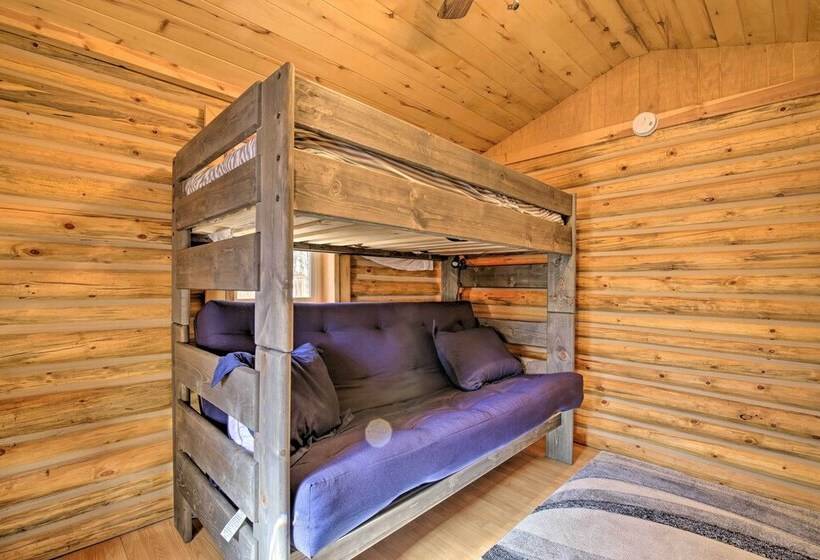 Hot Tub Hideaway In Pinetop: Bring Your Pet!