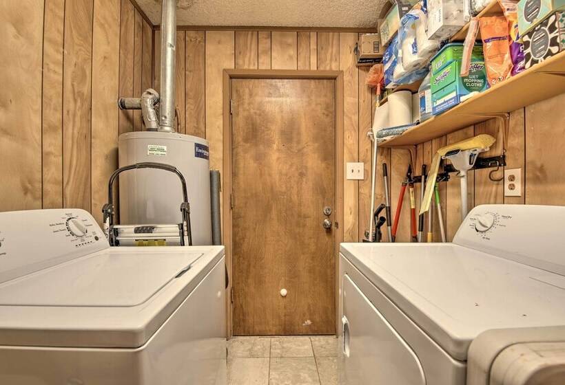 Hot Tub Hideaway In Pinetop: Bring Your Pet!