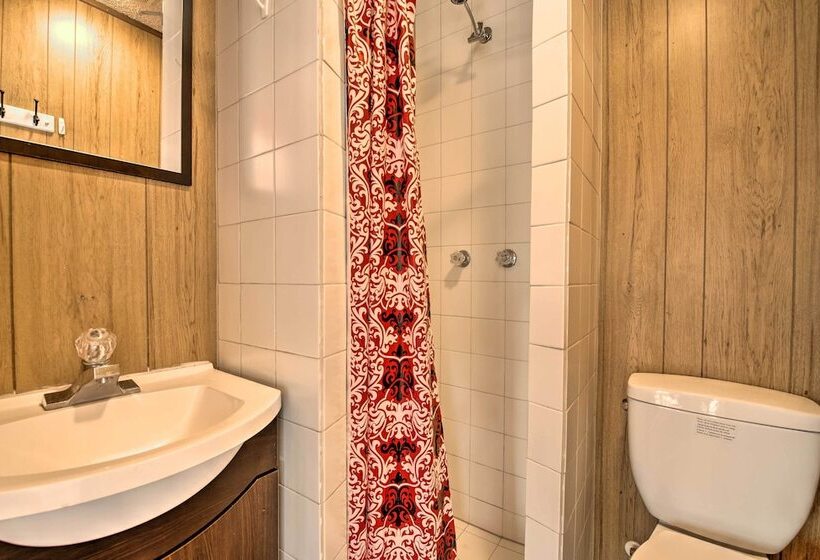 Hot Tub Hideaway In Pinetop: Bring Your Pet!