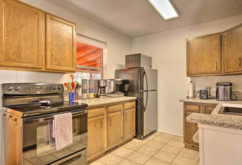 Hot Tub Hideaway In Pinetop: Bring Your Pet!