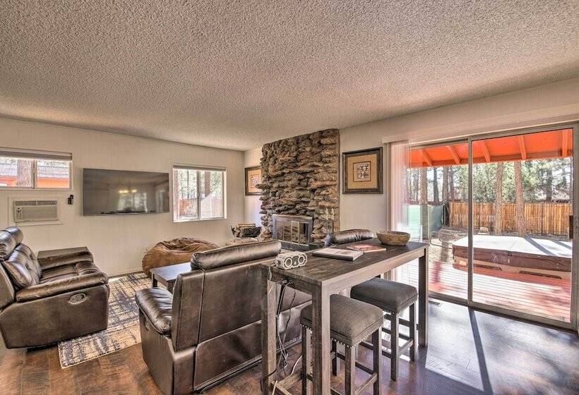 Hot Tub Hideaway In Pinetop: Bring Your Pet!