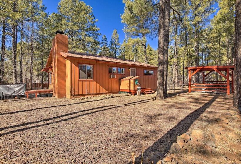 Hot Tub Hideaway In Pinetop: Bring Your Pet!