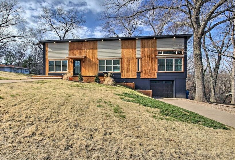 Airy Bella Vista House W/ Decks & Gas Grill!