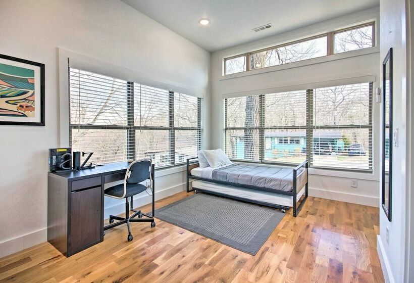 Airy Bella Vista House W/ Decks & Gas Grill!