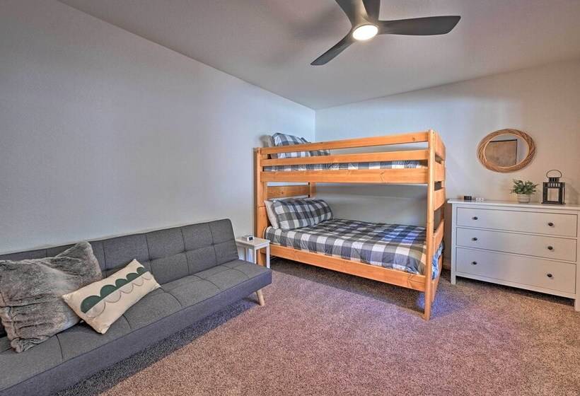 Airy Pine Escape W/ Pool Table, Near Hiking!