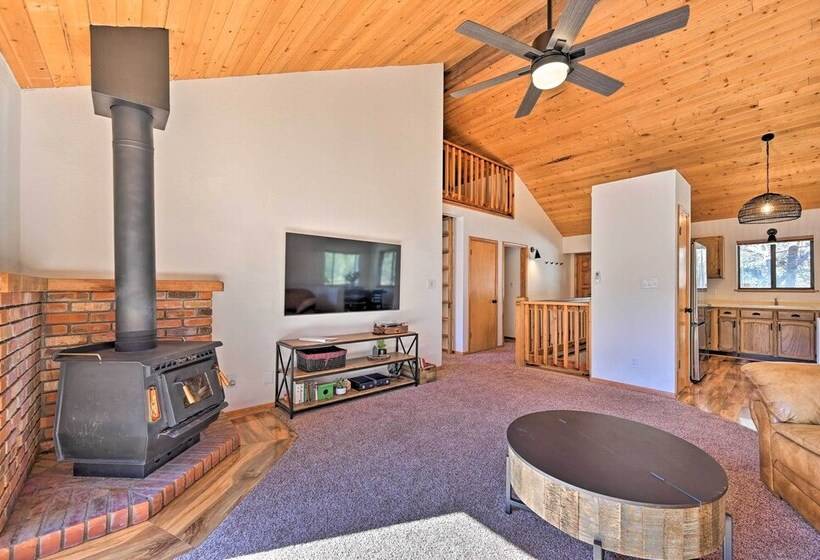 Airy Pine Escape W/ Pool Table, Near Hiking!