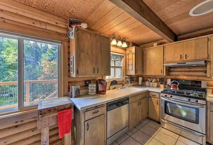 Near Vineyards: Cabin W/ Hot Tub In Pollock Pines!
